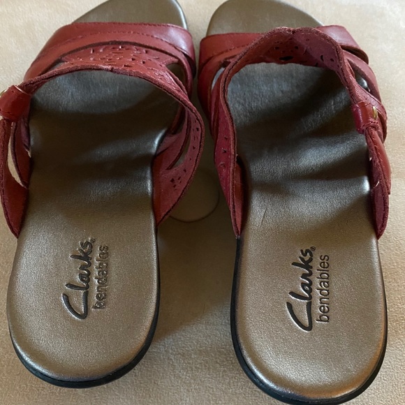 Clarks Bendable Slides - Picture 3 of 4
